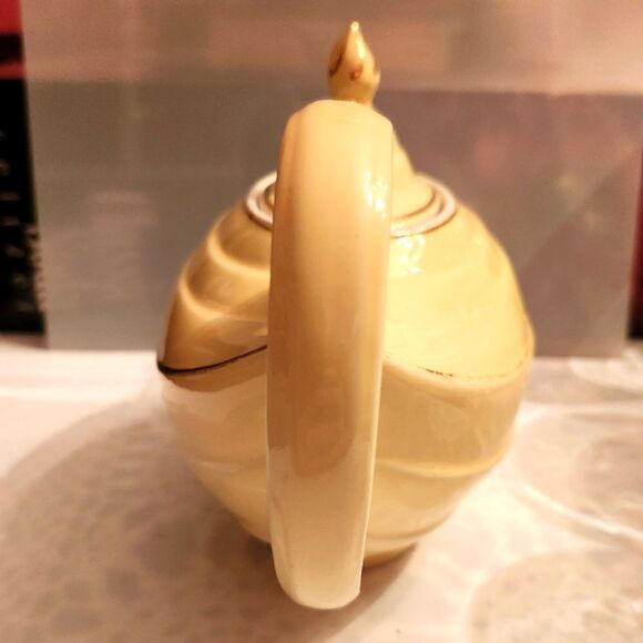 Vtg. Mint  1960’s Hall Aladdin 6 Cup Yellow Ceramic Teapot Gold Trim Made in USA - Picture 4 of 7